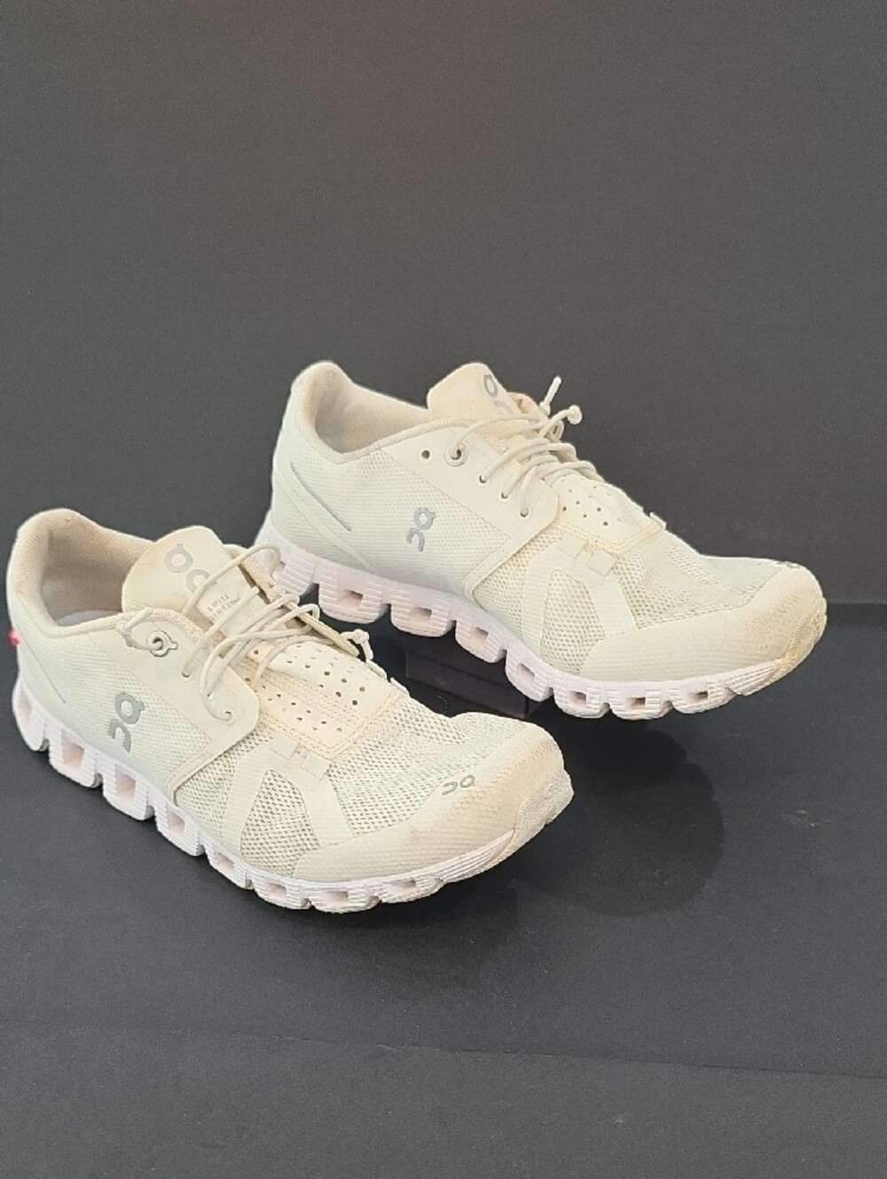 On Cloud Running Women's Athletic Shoes in Cream/Off-White Size 8 - Picture 2 of 9